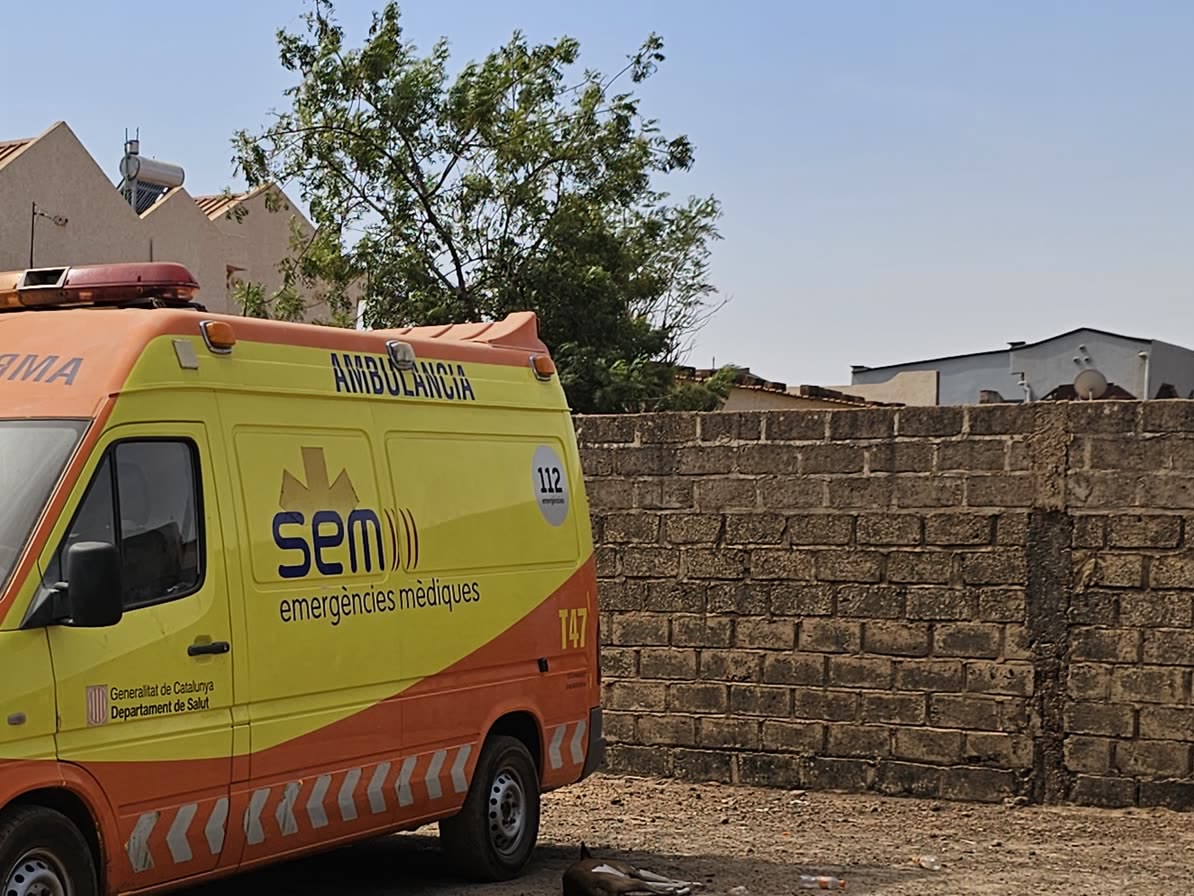 Ambulance acheminée parmi les réalisations concrètes